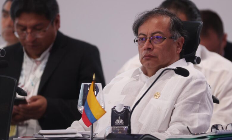 Perú retira definitivamente a su embajador en Colombia por 'injerencias' de Petro