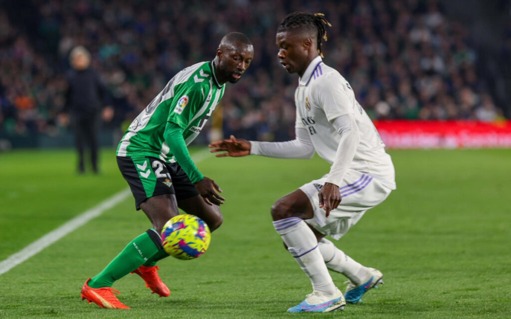 Pinchan merengues frente a béticos en el Benito Villamarín | Video