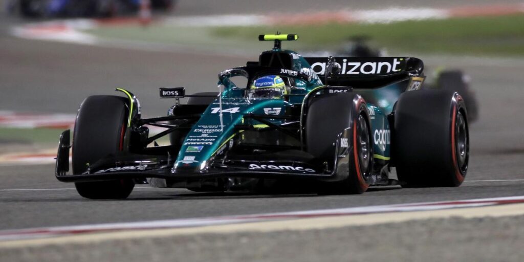 Podio épico de Alonso en Bahrein y Verstappen gana sin sudar