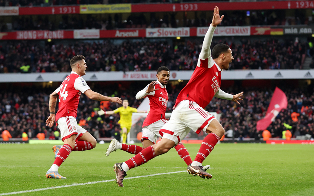 Premier League: Arsenal consigue apoteósica victoria y retiene el liderato