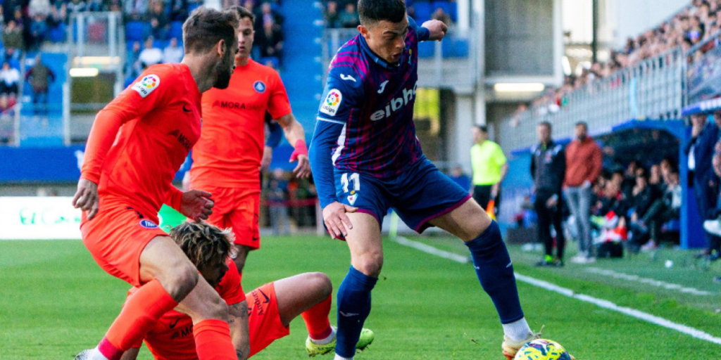 Puntazo del Andorra ante un Eibar líder