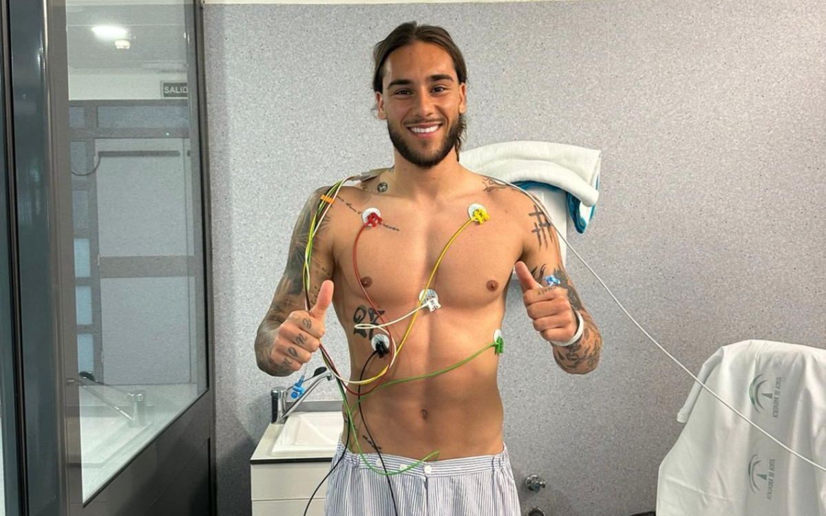 Quiere volver a jugar futbol con un desfibrilador automático | Video