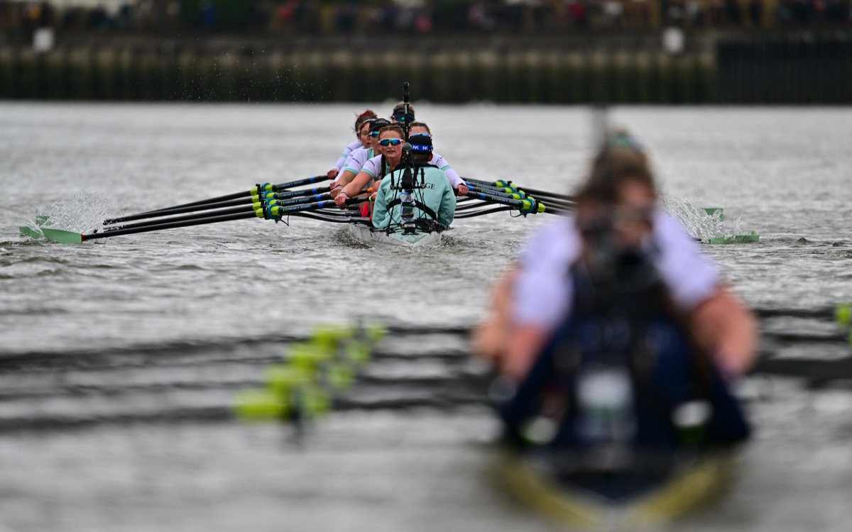 Remo: Cambridge se impone a Oxford es la tradicional regata sobre el Támesis | Video
