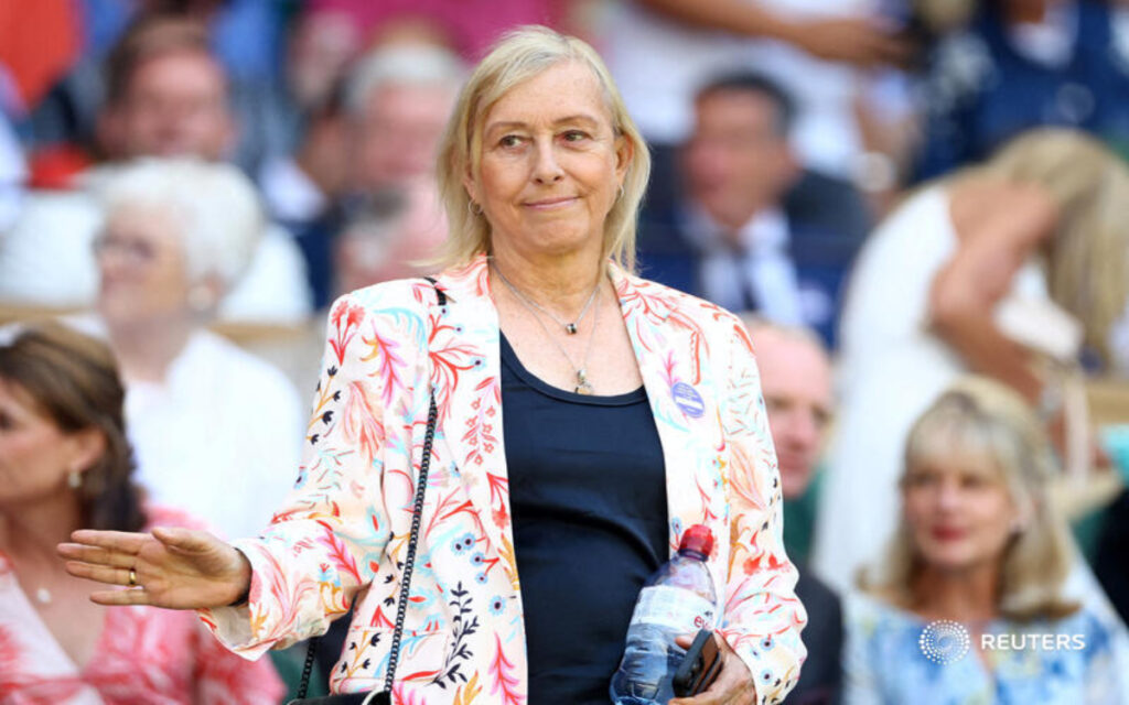 Revela Martina Navratilova que está libre del cáncer (garganta y mama) | Video