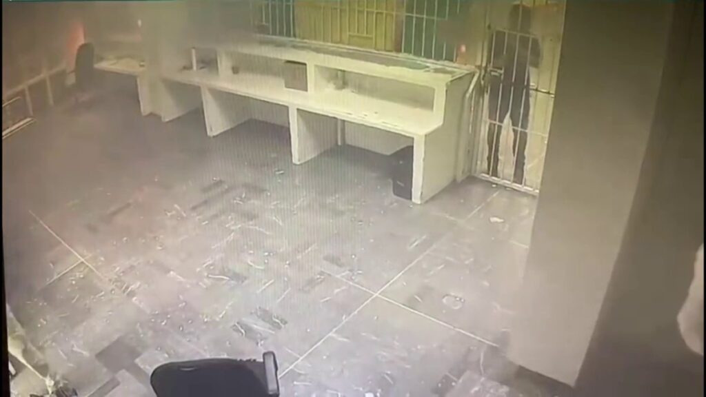 Revelan el video del momento en el que migrantes quedan atrapados en incendio en Ciudad Juárez