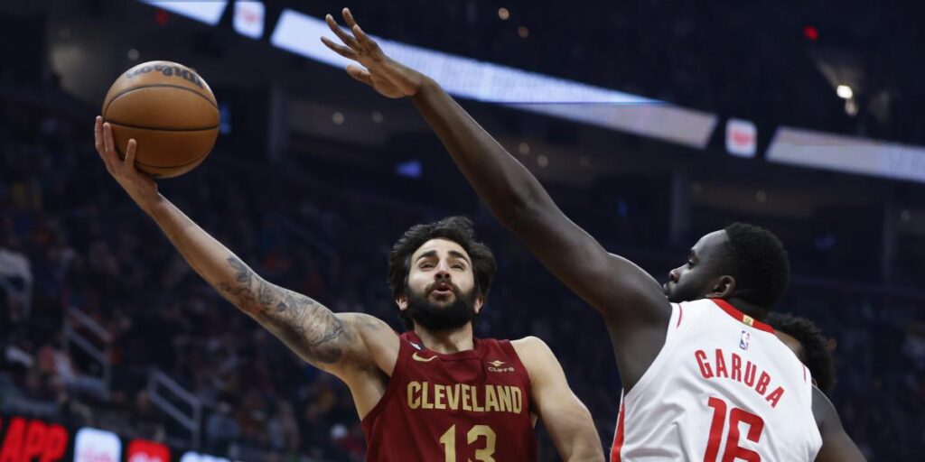 Ricky Rubio da su toque de magia ante Garuba y los Cavaliers se meten en playoffs