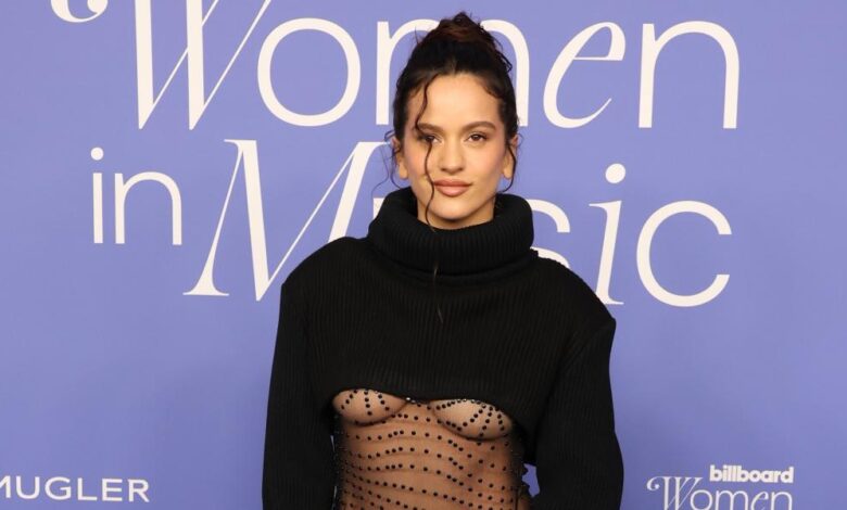 Rosalía no fue la primera: otras famosas que se sumaron al escote 'underboob'