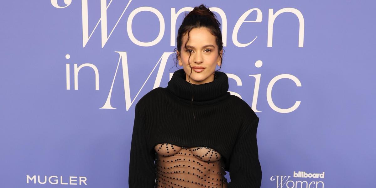 Rosalía se suma al escote 'underboob': estas son otras 7 famosas que también lo lucieron