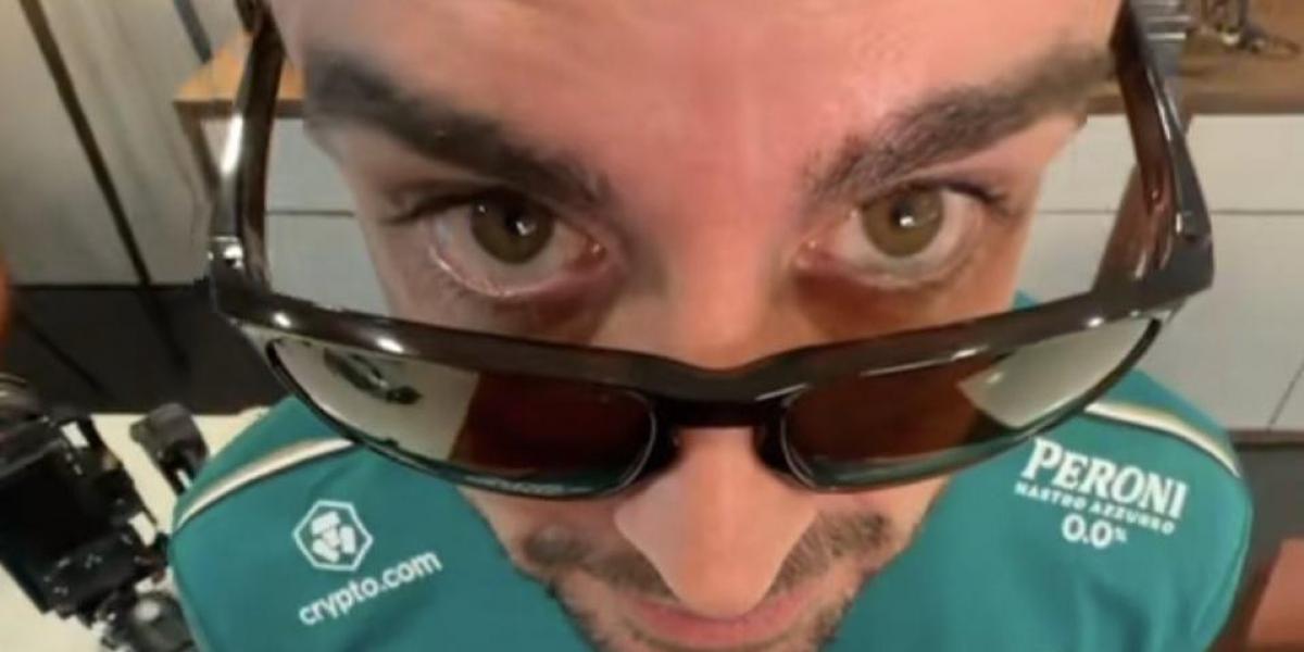 Russell contesta al monumental troleo de Alonso