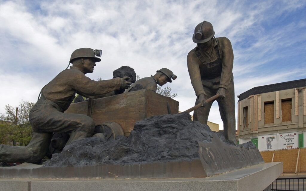 SAT detecta evasión de impuestos en minería por 75 mmp