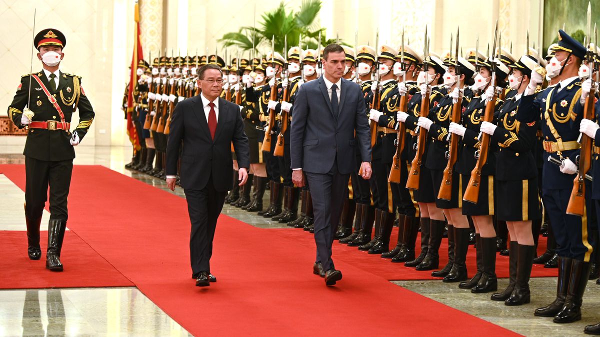 Sánchez busca convencer a Xi de que cualquier plan de paz en Ucrania debe pasar por Zelenski