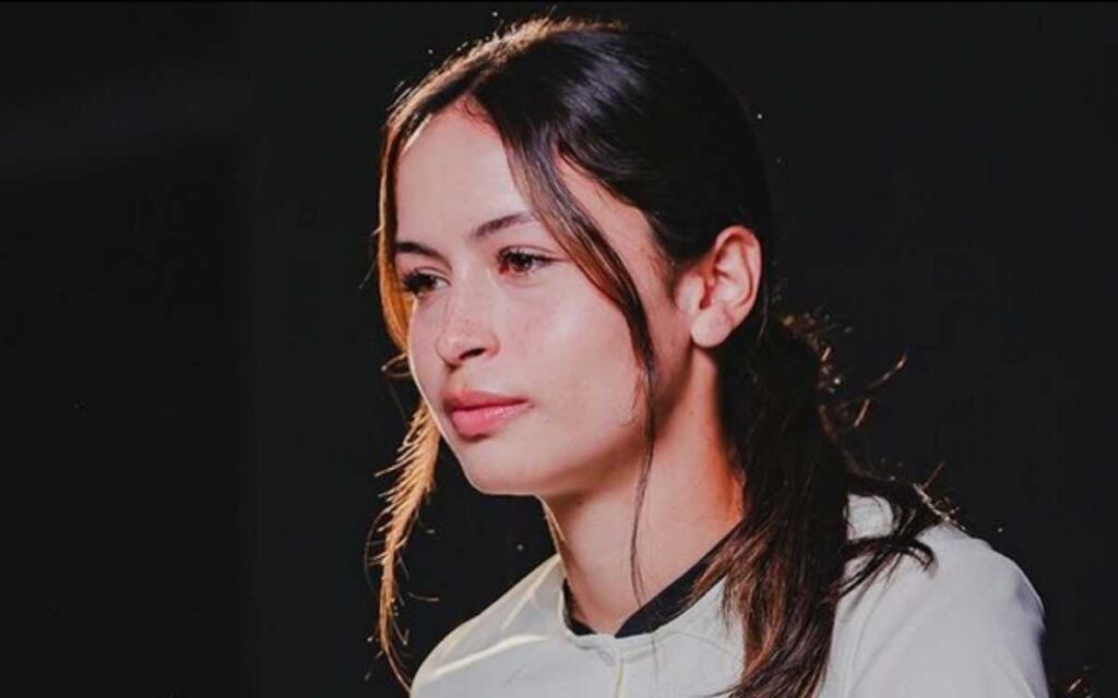 Scarlett Camberos abandona México tras meses de acoso y violencia digital