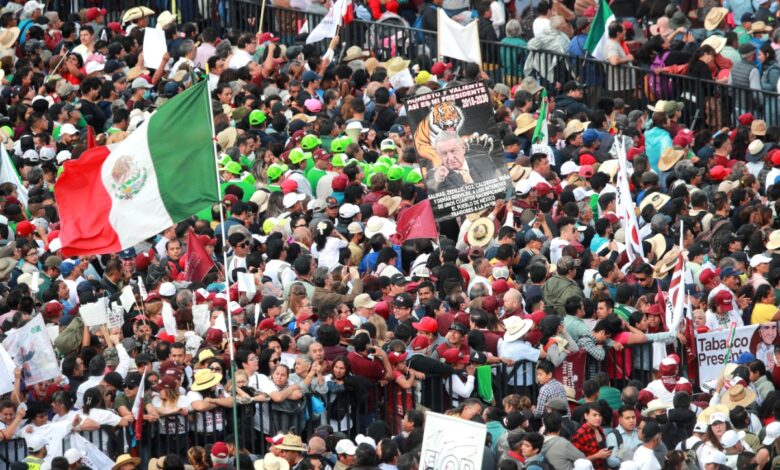 Se concentran en el Zócalo por conmemoración de Expropiación Petrolera | Fotos y videos