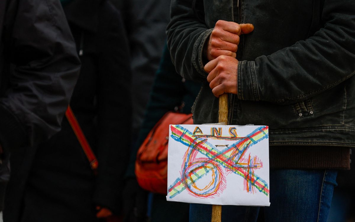 Senado francés aprueba aumentar edad de jubilación