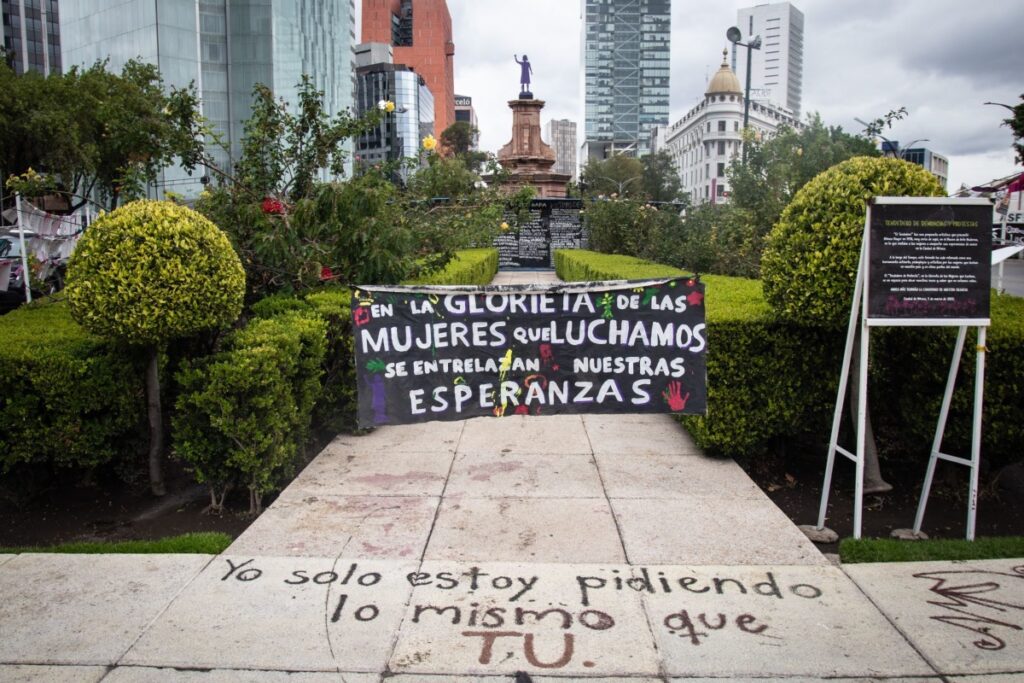 Sheinbaum llamó 'racistas y clasistas' a defensoras de Glorieta de las Mujeres que Luchan