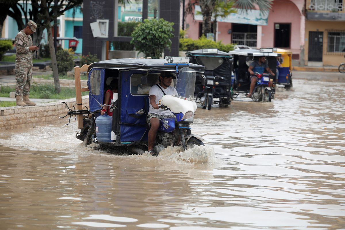 Siete fallecidos y miles de damnificados por Yaku, el ciclón que azota la costa y la sierra peruana