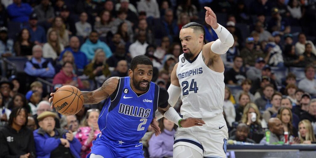 Sólo lo puede hacer Irving: Brooks se burla de él...y así se la devuelve el base