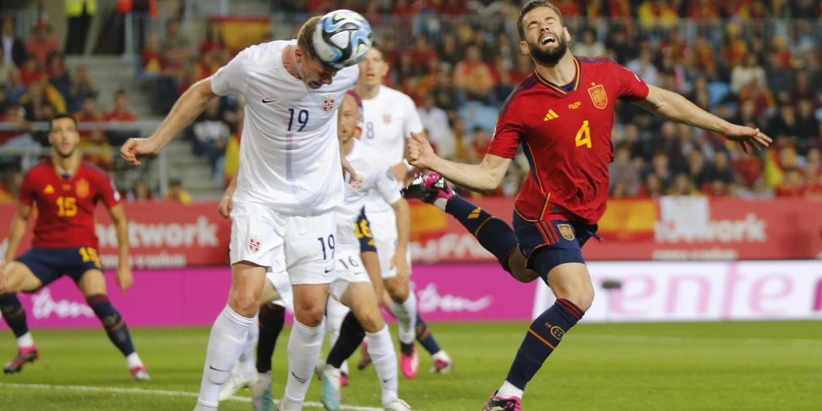 Sorloth arremete contra el árbitro y el VAR