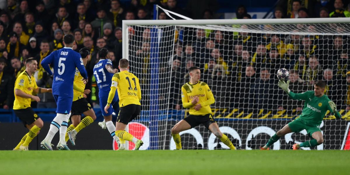 Sterling acaba con la agonía del Chelsea