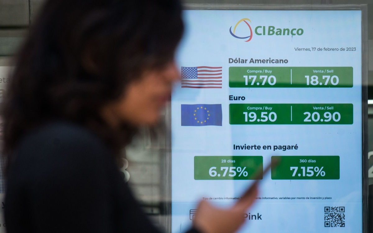 Peso avanza después de que PIB creciera más de lo esperado