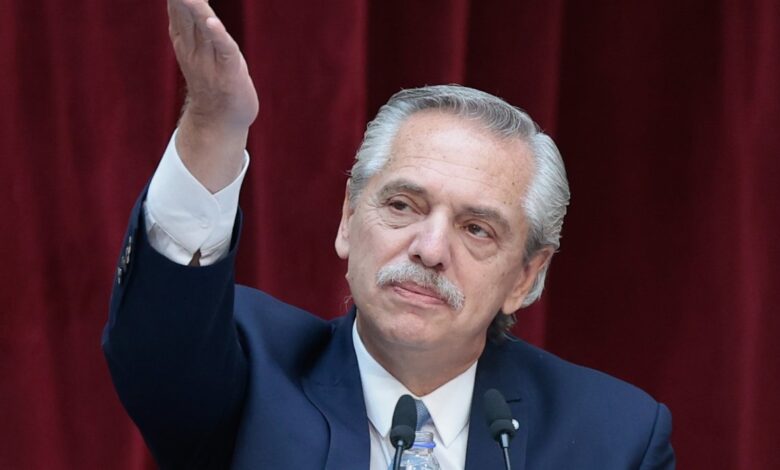Trasladan a un hospital al presidente de Argentina tras presentar fuertes dolores de espalda