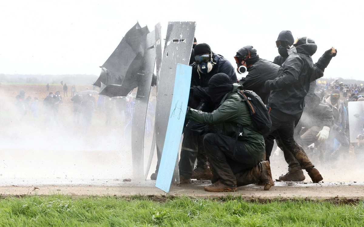 Tres semanas de huelgas en Francia afectan refinerías