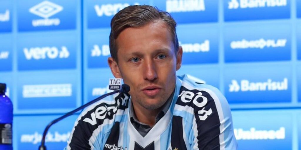 Un emblema del Liverpool se retira por problemas cardiacos