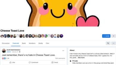 Un grupo de jubilados para los amantes de las tostadas con queso es un vistazo sincero a Weird Facebook