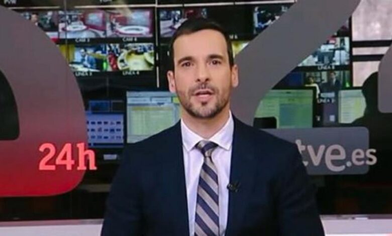 Un micro abierto le juega una mala pasada a Lluís Guilera en el Canal 24 Horas de TVE