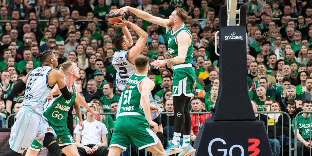 Un notable Evans no basta para mejorar la imagen del Valencia