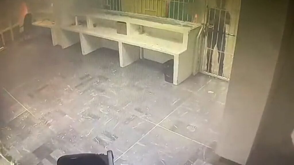 Un video muestra a los migrantes de Ciudad Juárez encerrados en una celda del Instituto de Migración cuando empezó el fuego