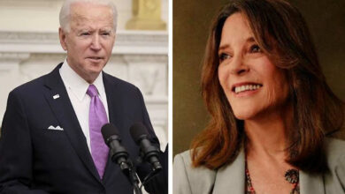 Una ‘gurú de autoayuda’ competirá con Biden por nominación demócrata