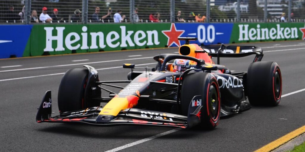 Verstappen empieza mandando en Australia y Alonso sigue arriba