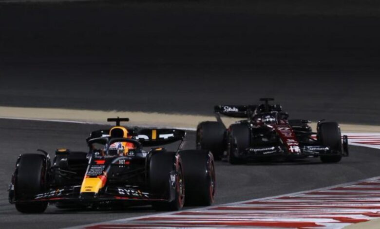 Verstappen, pole en Bahrein, con Sainz y Alonso mirando al podio