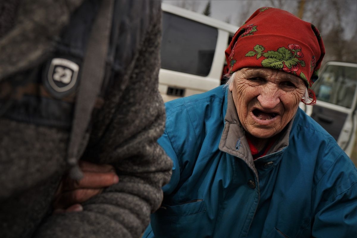Vídeo | Evacuados bajo las bombas en el este de Ucrania