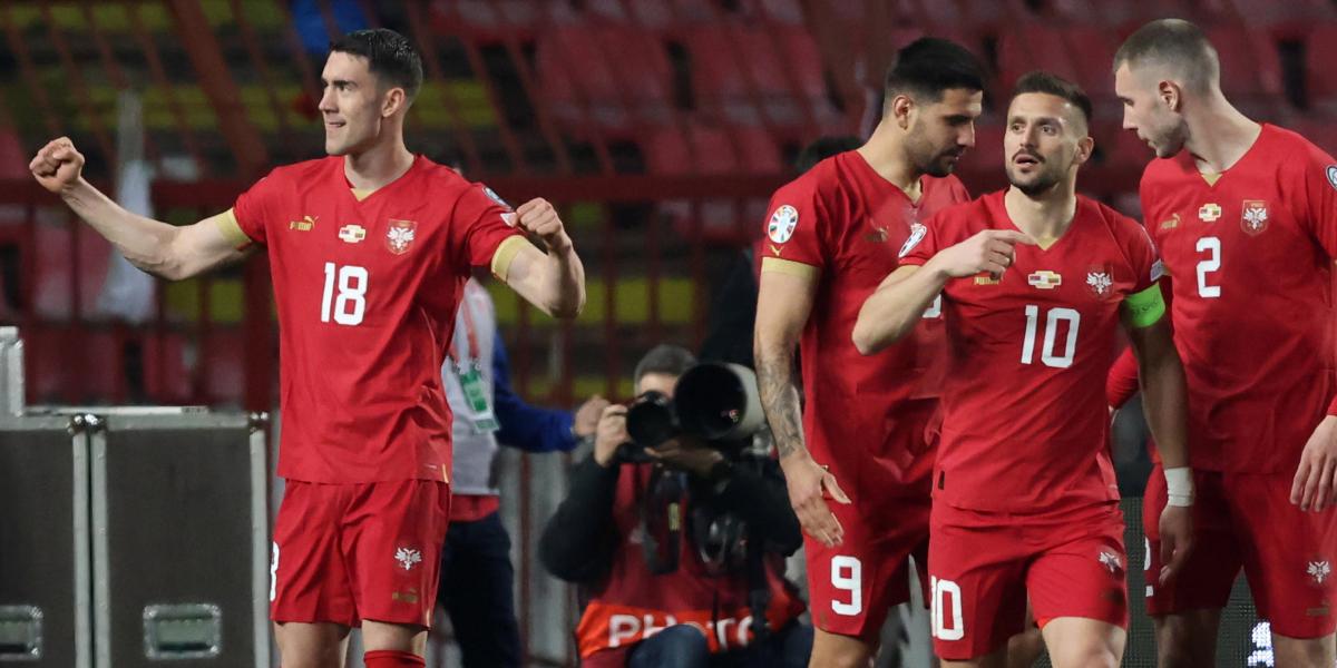 Vlahovic y Tdic acaban con Lituania