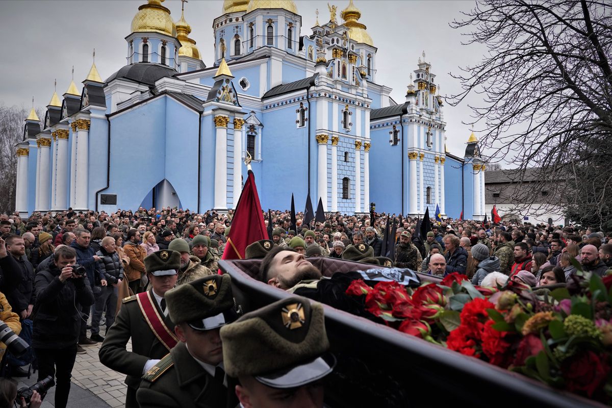 Zelenski rinde homenaje a Da Vinci, un héroe local muerto en Bajmut