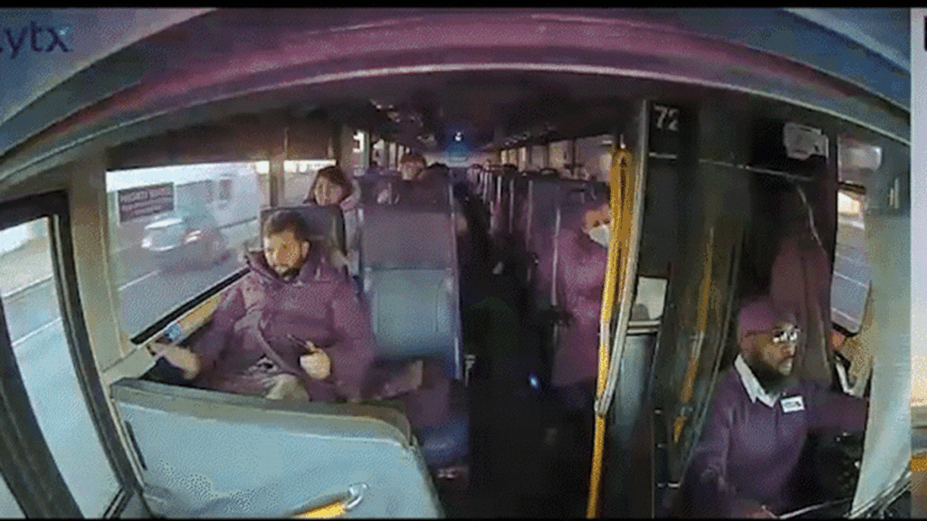 autobús de NJ Transit choca contra camiones en Turnpike