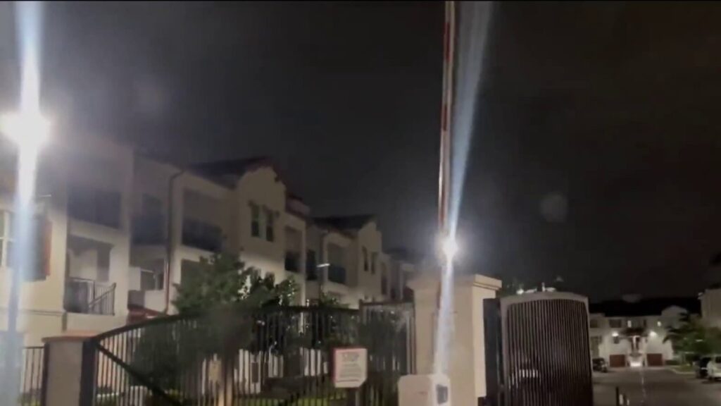 buscan a sospechoso de robar vehículos, joyas y armas en conjunto residencial