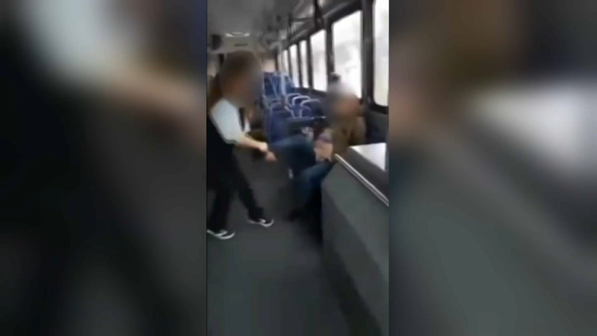 conductora de autobús ataca a pasajera