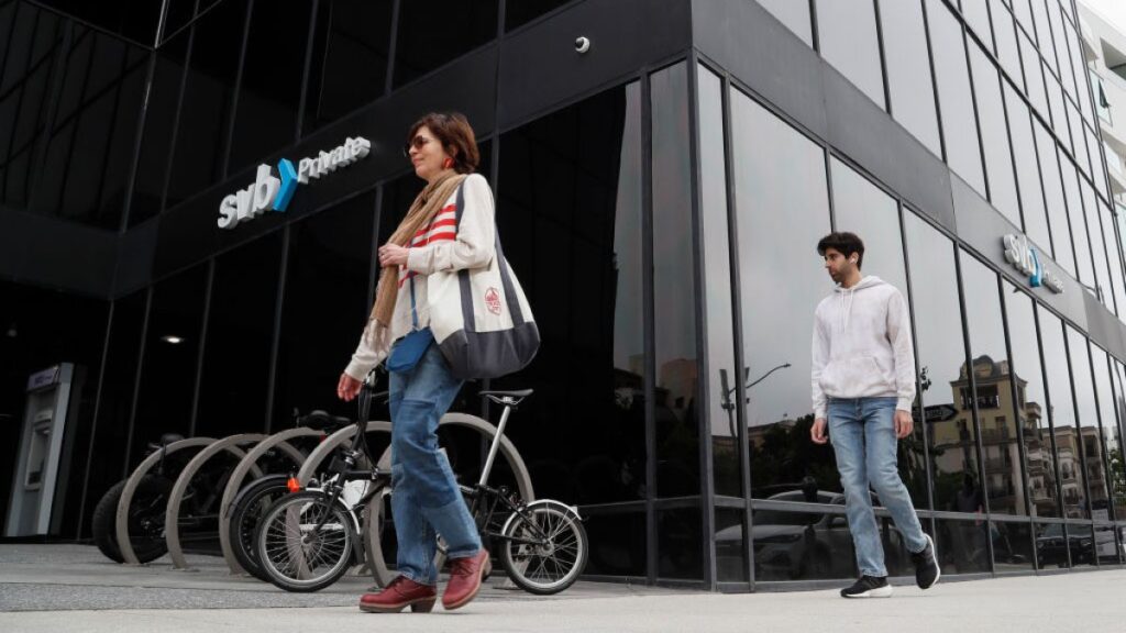 cuál sería la causa de los recientes colapsos bancarios