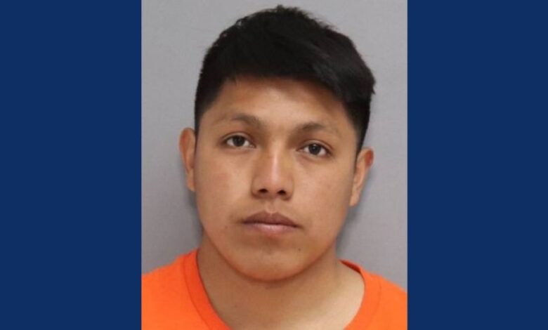 lo acusan de robar y agredir sexualmente a mujeres mientras dormían