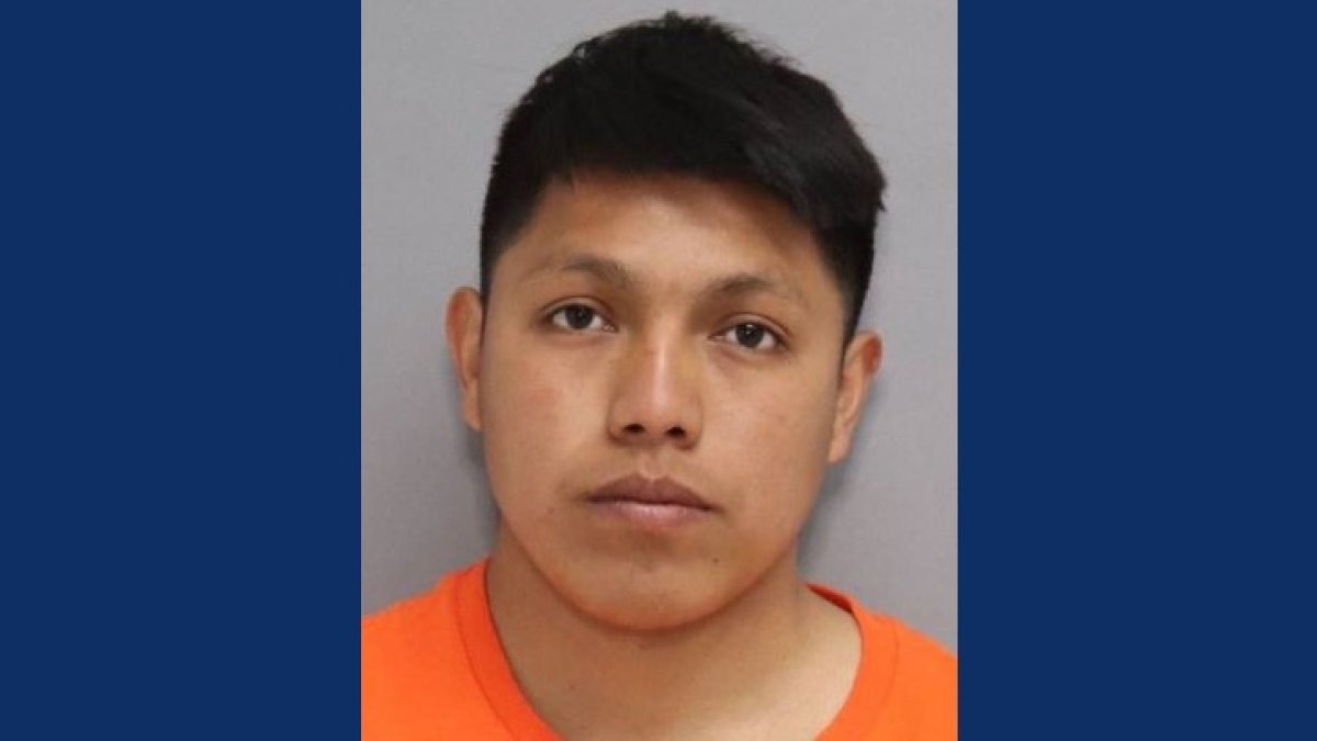 lo acusan de robar y agredir sexualmente a mujeres mientras dormían