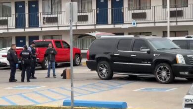 matan a dos hombres a puñaladas en un Motel 6