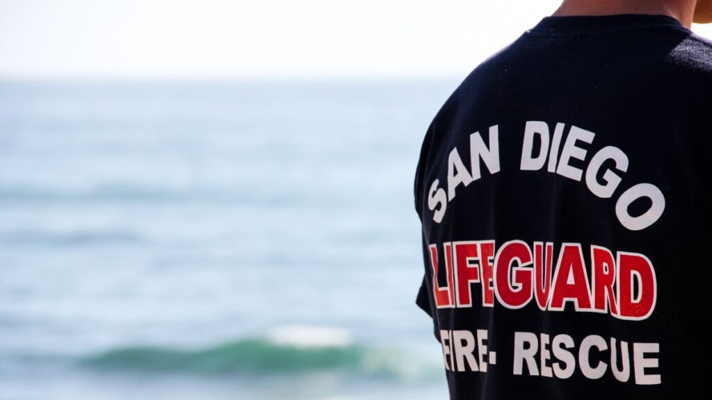 mueren 8 personas luego de que bote panga se volcara en Black’s Beach