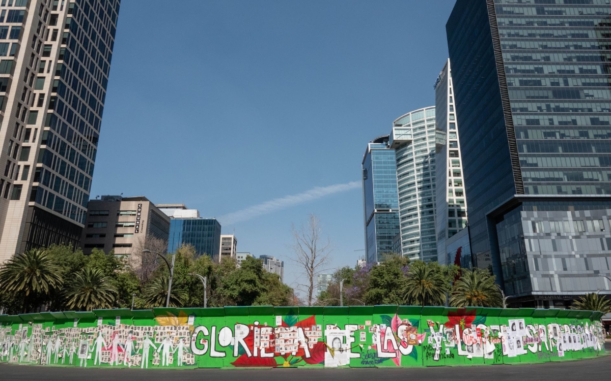 ¡Adiós! Retiran ahuehuete de Reforma