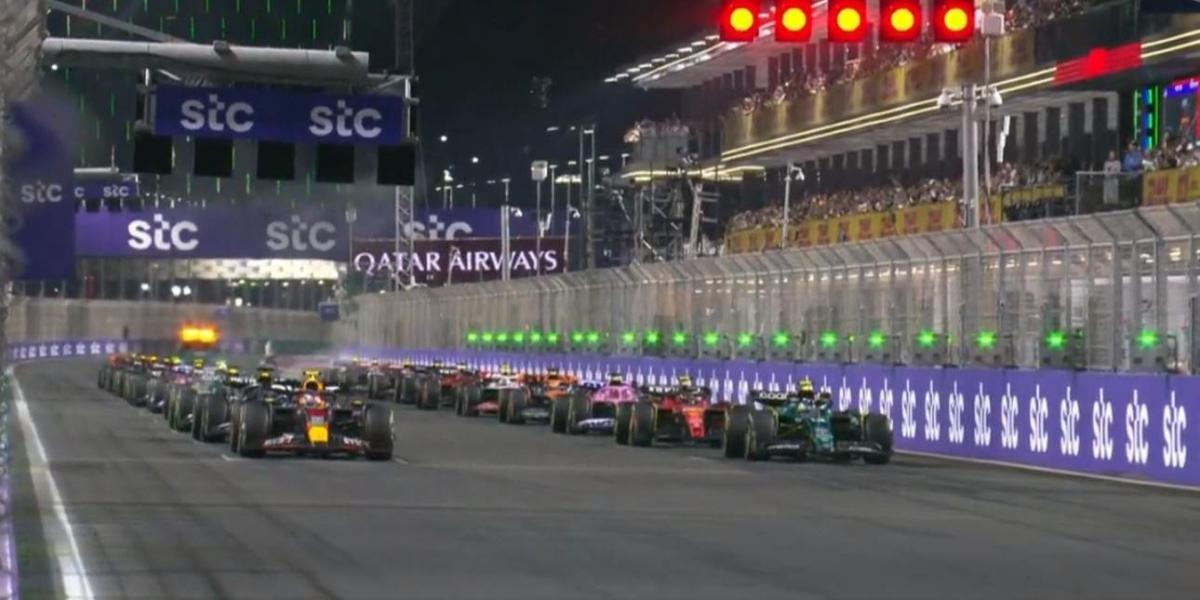 ¡Alonso, penalizado tras ponerse líder en la salida de Jeddah!