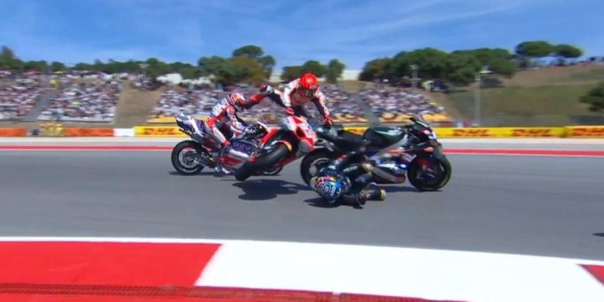 ¡Horroroso accidente entre Marc Márquez y Miguel Oliveira en la carrera de Portimao!