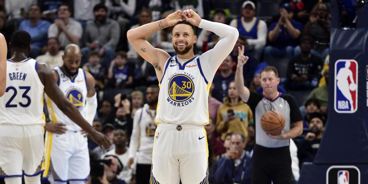 ¡Pobre chaval! Steph Curry acierta desde el túnel de vestuarios... pero mal