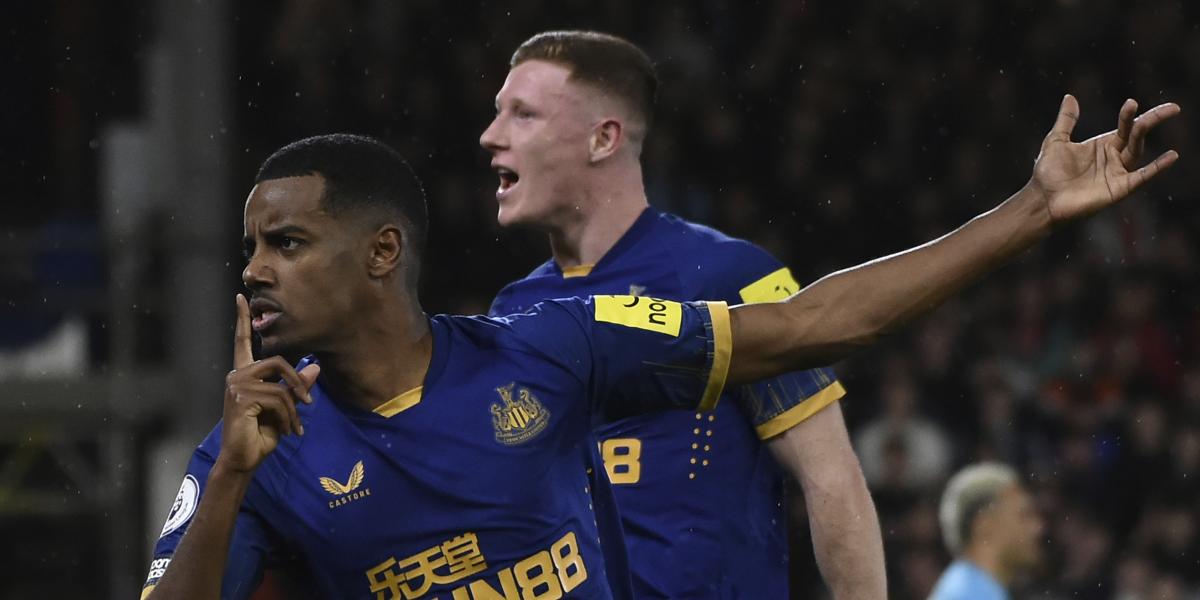 ¡Qué golazo de Isak en el City Ground!